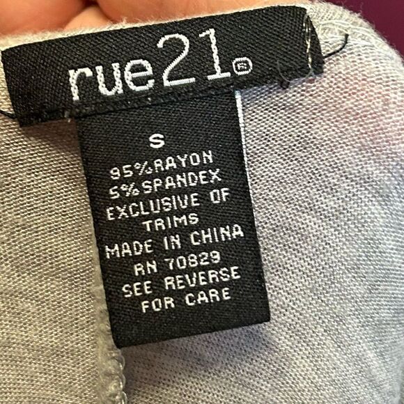 5 for $25🔥Rue21 Grey Small Criss Cross Front T-Shirt - Picture 3 of 4